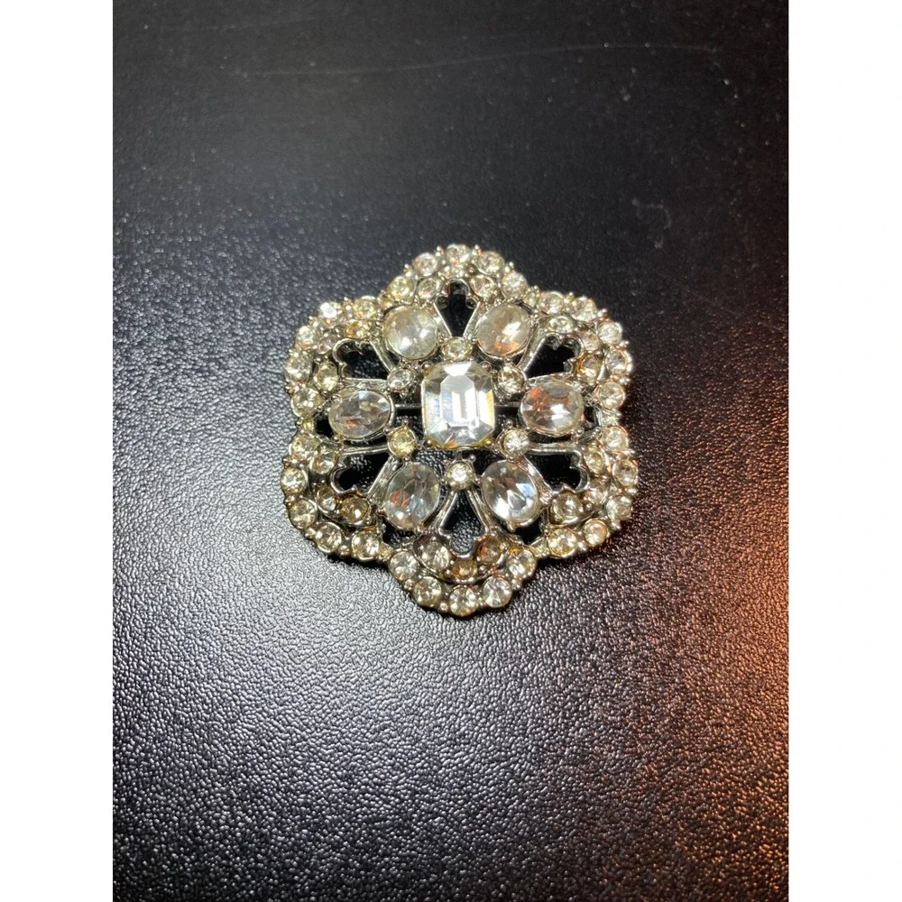 Vintage Clear Rhinestone Brooch Openwork‎ Filigree Silver Tone Pin Emerald Cut